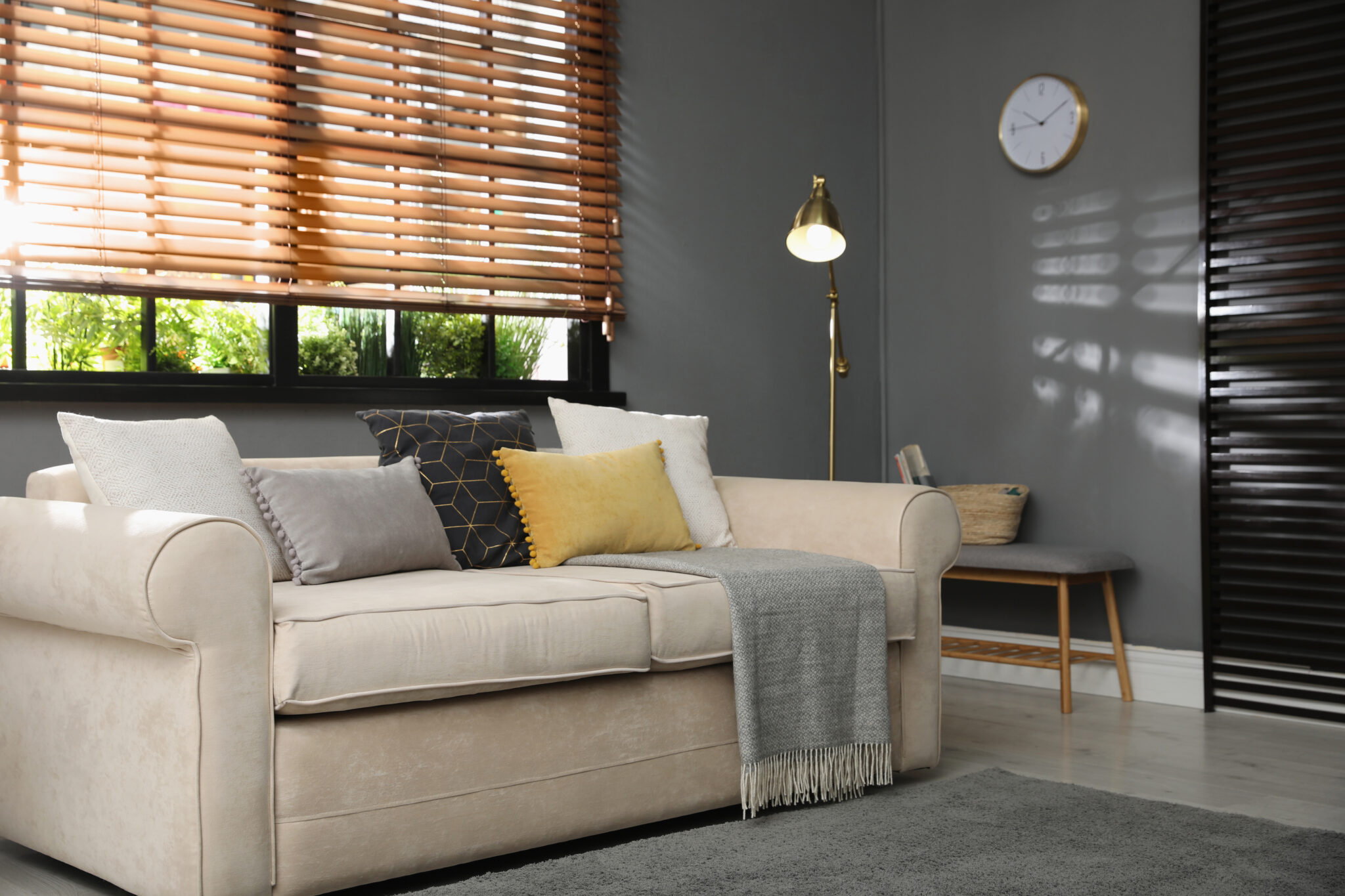Choosing the Right Blinds for Your Gray Walls A Comprehensive Guide